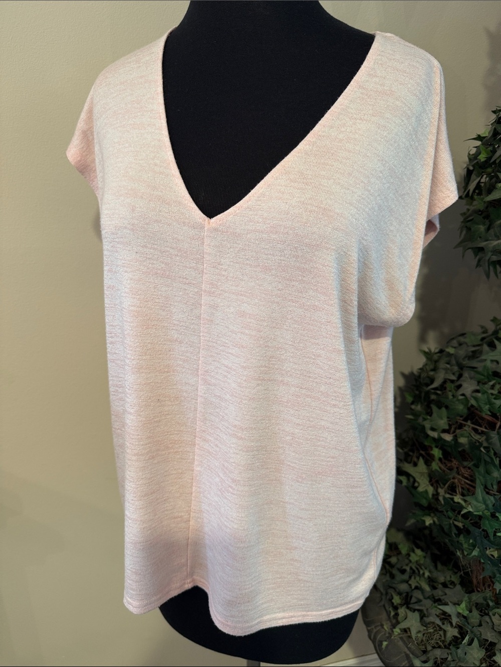 Baby Pink V-Neck Short Sleeve Top - Blush Pink size small - Picture 2 of 4